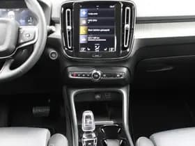 Volvo XC40 thumbnail 40