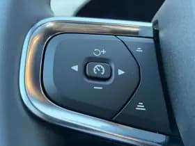 Volvo XC40 Extended Range Plus 82 kWh / Adaptieve cruise control / verwarmbare voorstoelen / Trekhaak / thumbnail 20