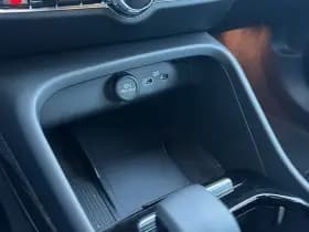 Volvo XC40 Extended Range Plus 82 kWh / Adaptieve cruise control / verwarmbare voorstoelen / Trekhaak / thumbnail 29