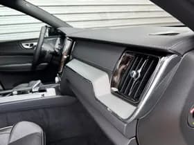 Volvo XC60 T6 350 PK Plug-in hybrid AWD Ultra Dark / 360 camera/ Luchtvering / Black Sheep pakket / thumbnail 15