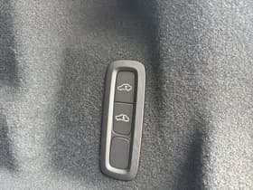 Volvo XC60 T6 350 PK Plug-in hybrid AWD Ultra Dark / 360 camera/ Luchtvering / Black Sheep pakket / thumbnail 22