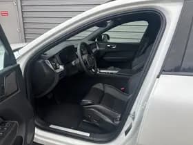 Volvo XC60 T6 350 PK Plug-in hybrid AWD Ultra Dark / 360 camera/ Luchtvering / Black Sheep pakket / thumbnail 8