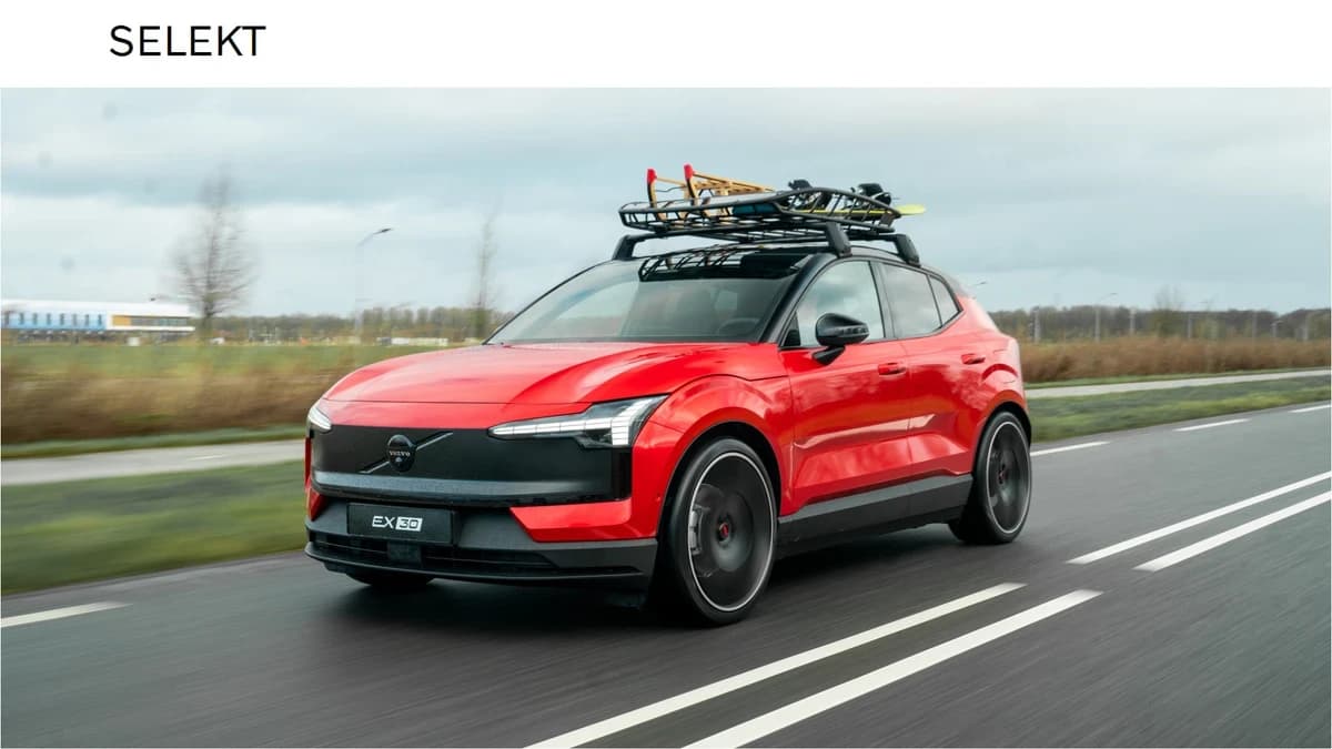 Volvo EX30 Extended Range Ultra 69 kWh / Alleen bij Jacob Schaap / Velgen 21" Everlast / Fusion RED Wrap / Verlaagd / — foto 1