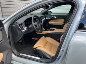 Volvo V60 T6 Plug-in hybrid AWD Plus Dark / Custom made Black Sheep uitvoering / 20" Heico matt Bronze / Heico verlaagd / Geventileerd Amber Leder / thumbnail 14