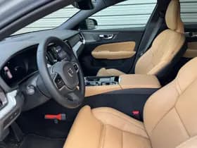 Volvo V60 T6 Plug-in hybrid AWD Plus Dark / Custom made Black Sheep uitvoering / 20" Heico matt Bronze / Heico verlaagd / Geventileerd Amber Leder / thumbnail 16