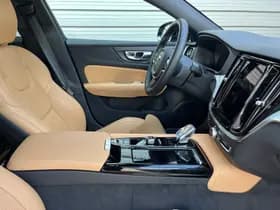 Volvo V60 T6 Plug-in hybrid AWD Plus Dark / Custom made Black Sheep uitvoering / 20" Heico matt Bronze / Heico verlaagd / Geventileerd Amber Leder / thumbnail 23