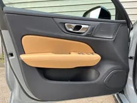 Volvo V60 T6 Plug-in hybrid AWD Plus Dark / Custom made Black Sheep uitvoering / 20" Heico matt Bronze / Heico verlaagd / Geventileerd Amber Leder / thumbnail 24