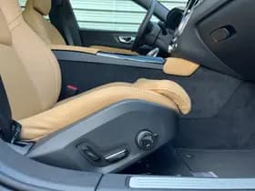 Volvo V60 T6 Plug-in hybrid AWD Plus Dark / Custom made Black Sheep uitvoering / 20" Heico matt Bronze / Heico verlaagd / Geventileerd Amber Leder / thumbnail 29
