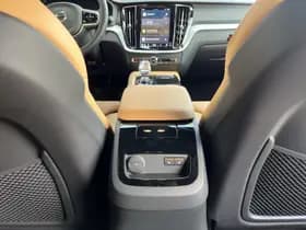Volvo V60 T6 Plug-in hybrid AWD Plus Dark / Custom made Black Sheep uitvoering / 20" Heico matt Bronze / Heico verlaagd / Geventileerd Amber Leder / thumbnail 30