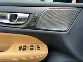 Volvo V60 T6 Plug-in hybrid AWD Plus Dark / Custom made Black Sheep uitvoering / 20" Heico matt Bronze / Heico verlaagd / Geventileerd Amber Leder / thumbnail 31