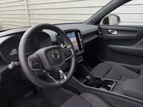 Volvo XC40 Single Motor Plus 69 kWh / Stoel- en stuurverwarming / Achteruitrijcamera / Elektrische achterklep / thumbnail 11