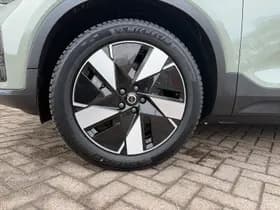 Volvo XC40 Single Motor Plus 69 kWh / Stoel- en stuurverwarming / Achteruitrijcamera / Elektrische achterklep / thumbnail 6