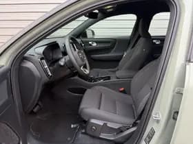 Volvo XC40 Single Motor Plus 69 kWh / Stoel- en stuurverwarming / Achteruitrijcamera / Elektrische achterklep / thumbnail 8