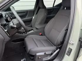 Volvo XC40 Single Motor Plus 69 kWh / Stoel- en stuurverwarming / Achteruitrijcamera / Elektrische achterklep / thumbnail 9