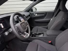 Volvo XC40 Single Motor Plus 69 kWh / Stoel- en stuurverwarming / Achteruitrijcamera / Elektrische achterklep / thumbnail 10