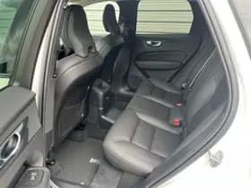 Volvo XC60 T8 Plug-in hybrid AWD Ultimate Dark / Luchtvering / Extra getint glas / 360 camera / Trekhaak semi-elektrisch / thumbnail 12