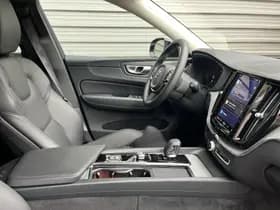 Volvo XC60 T8 Plug-in hybrid AWD Ultimate Dark / Luchtvering / Extra getint glas / 360 camera / Trekhaak semi-elektrisch / thumbnail 17