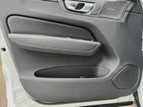 Volvo XC60 T8 Plug-in hybrid AWD Ultimate Dark / Luchtvering / Extra getint glas / 360 camera / Trekhaak semi-elektrisch / thumbnail 18