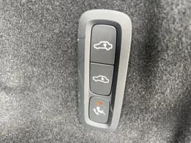 Volvo XC60 T8 Plug-in hybrid AWD Ultimate Dark / Luchtvering / Extra getint glas / 360 camera / Trekhaak semi-elektrisch / thumbnail 22