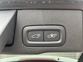 Volvo XC60 T8 Plug-in hybrid AWD Ultimate Dark / Luchtvering / Extra getint glas / 360 camera / Trekhaak semi-elektrisch / thumbnail 24