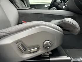 Volvo XC60 T8 Plug-in hybrid AWD Ultimate Dark / Luchtvering / Extra getint glas / 360 camera / Trekhaak semi-elektrisch / thumbnail 28