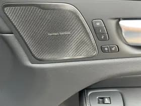 Volvo XC60 T8 Plug-in hybrid AWD Ultimate Dark / Luchtvering / Extra getint glas / 360 camera / Trekhaak semi-elektrisch / thumbnail 29