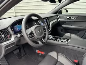 Volvo V60 T6 Plug-in hybrid AWD Plus Dark / Rondomzichtcamera / Elektr. inklapbare trekhaak / Harman/Kardon / thumbnail 11