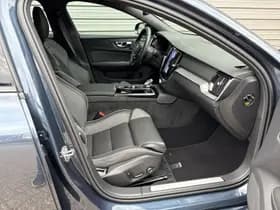 Volvo V60 T6 Plug-in hybrid AWD Plus Dark / Rondomzichtcamera / Elektr. inklapbare trekhaak / Harman/Kardon / thumbnail 14