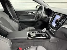 Volvo V60 T6 Plug-in hybrid AWD Plus Dark / Rondomzichtcamera / Elektr. inklapbare trekhaak / Harman/Kardon / thumbnail 17