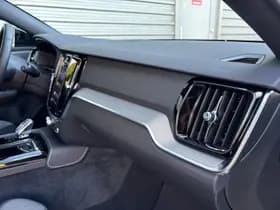 Volvo V60 2.0 T6 Plug-in hybrid AWD Plus Dark / 360° Camera / Blis / Harman Kardon Premium / thumbnail 15