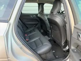 Volvo XC60 2.0 T6 Plug-in hybrid AWD Plus Dark / Panoramadak / elektr. stoelen met geheugen / trekhaak / thumbnail 13