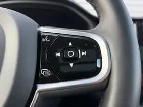 Volvo XC60 2.0 T6 Plug-in hybrid AWD Plus Dark / Panoramadak / elektr. stoelen met geheugen / trekhaak / thumbnail 21