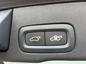 Volvo XC60 2.0 T6 Plug-in hybrid AWD Plus Dark / Panoramadak / elektr. stoelen met geheugen / trekhaak / thumbnail 22