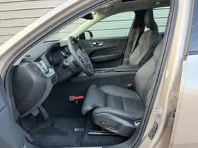 Volvo XC60 2.0 T6 Plug-in hybrid AWD Plus Dark / Panoramadak / elektr. stoelen met geheugen / trekhaak / thumbnail 8