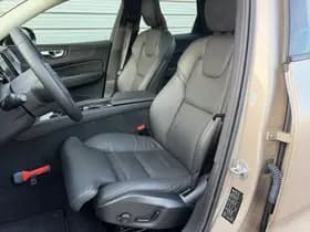 Volvo XC60 2.0 T6 Plug-in hybrid AWD Plus Dark / Panoramadak / elektr. stoelen met geheugen / trekhaak / thumbnail 9