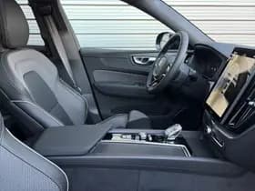 Volvo XC60 2.0 T6 Plug-in hybrid AWD Plus Black Edition / Nieuw uit voorraad / 21" Glossy Black / head-up display / elektrisch glazen panorama-dak / thumbnail 17