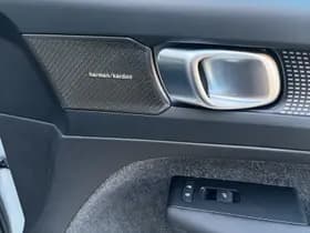 Volvo EX40 Extended Range Ultra Black Ed. / panoramadak / Rondomzichtcamera / Harman/Kardon / Stuur- en stoelverwarming / thumbnail 23