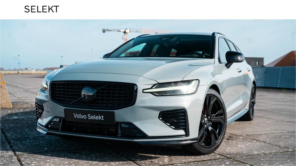 Volvo V60 2.0 T8 Plug-in hybrid AWD Plus Dark / Speciale samenstelling / 19" Velgen Black / B&W audio / Exterieur Styling Kit / — foto 1
