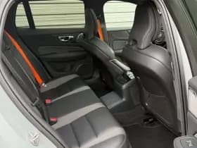 Volvo V60 2.0 T8 Plug-in hybrid AWD Plus Dark / Speciale samenstelling / 19" Velgen Black / B&W audio / Exterieur Styling Kit / thumbnail 15