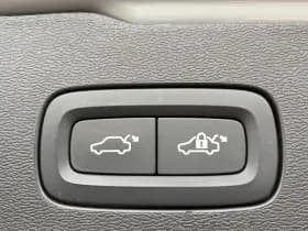 Volvo V60 2.0 T8 Plug-in hybrid AWD Plus Dark / Speciale samenstelling / 19" Velgen Black / B&W audio / Exterieur Styling Kit / thumbnail 25