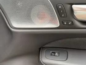 Volvo V60 2.0 T8 Plug-in hybrid AWD Plus Dark / Speciale samenstelling / 19" Velgen Black / B&W audio / Exterieur Styling Kit / thumbnail 26