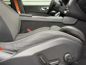 Volvo V60 2.0 T8 Plug-in hybrid AWD Plus Dark / Speciale samenstelling / 19" Velgen Black / B&W audio / Exterieur Styling Kit / thumbnail 27