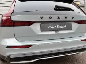 Volvo V60 2.0 T8 Plug-in hybrid AWD Plus Dark / Speciale samenstelling / 19" Velgen Black / B&W audio / Exterieur Styling Kit / thumbnail 7