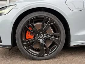 Volvo V60 2.0 T8 Plug-in hybrid AWD Plus Dark / Speciale samenstelling / 19" Velgen Black / B&W audio / Exterieur Styling Kit / thumbnail 8