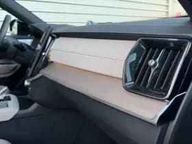 Volvo XC90 T8 Plug-in hybrid AWD Ultra Dark / Gelaagde zijruit(en) / B&W Audio / 22" Velgen / Luchtvering / thumbnail 15