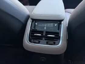 Volvo XC90 T8 Plug-in hybrid AWD Ultra Dark / Gelaagde zijruit(en) / B&W Audio / 22" Velgen / Luchtvering / thumbnail 24