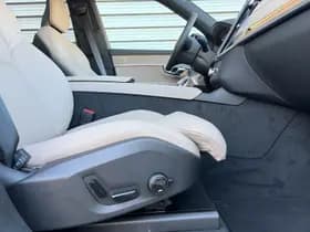 Volvo XC90 T8 Plug-in hybrid AWD Ultra Dark / Gelaagde zijruit(en) / B&W Audio / 22" Velgen / Luchtvering / thumbnail 26