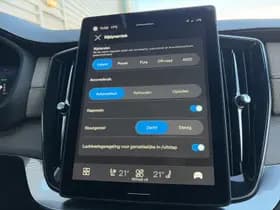 Volvo XC90 T8 Plug-in hybrid AWD Ultra Dark / Gelaagde zijruit(en) / B&W Audio / 22" Velgen / Luchtvering / thumbnail 29