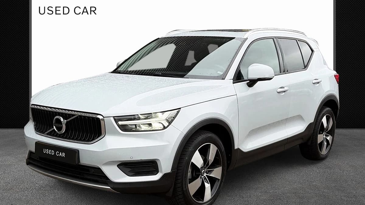 Volvo XC40 1.5 T3 Momentum Pro / Panoramdak / Lederen bekleding / 19" Velgen / — foto 1