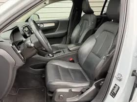 Volvo XC40 1.5 T3 Momentum Pro / Panoramdak / Lederen bekleding / 19" Velgen / thumbnail 9